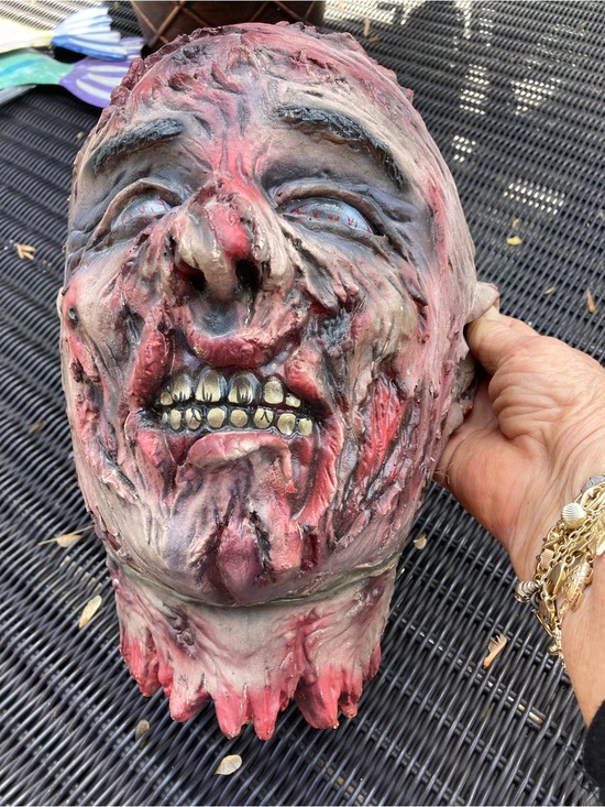 Nightview seasons Other - Halloween zombie head prop
